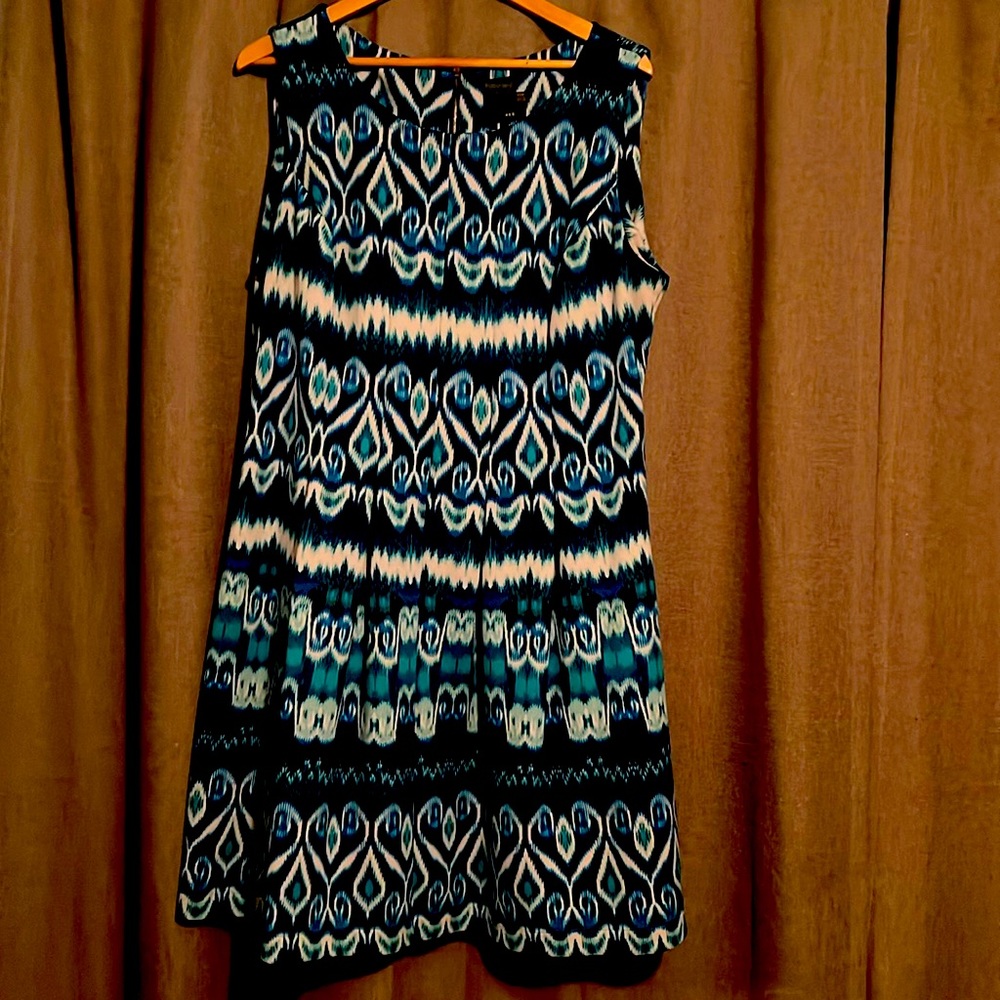 Vibrant blue patterned sleeveless dress, size 18W!